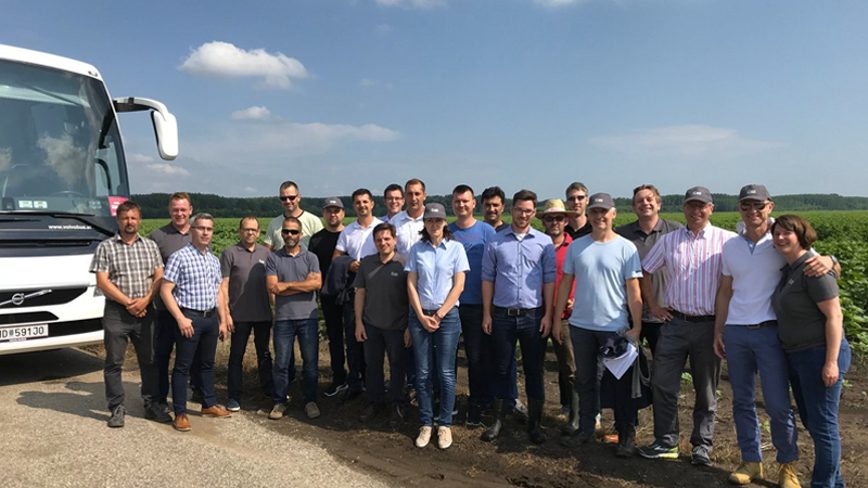 Equipo Kwizda Agro presenta biofungicida T34 en la agroferia de Eslovaquia
