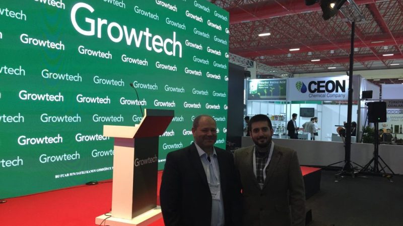Pedro Sanchez y Eduard Fernando de Biocontrol Technologies en feria agrÃ­cola Growtech