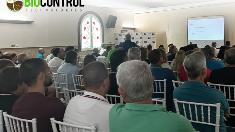 T34 Biocontrol® technical seminar in Almería – attendees during the presentation of the organic courgette success case